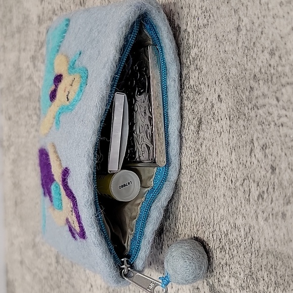 Felted Mermaid coin purse zip bag - Picture 2 of 8